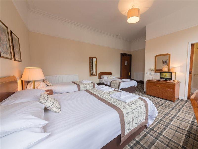 Royal Thurso Hotel Bagian luar foto